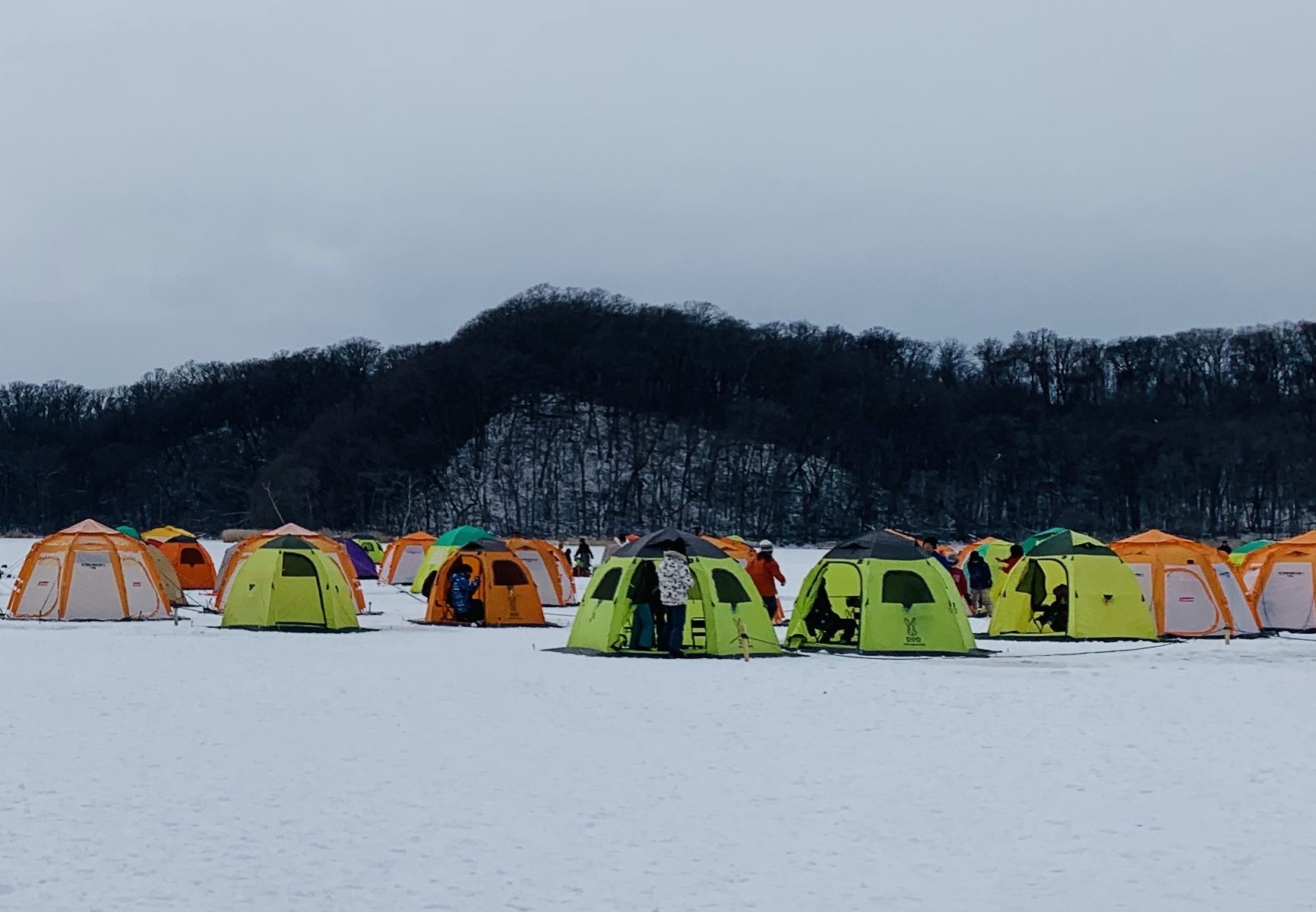 北海道氷上ワカサギ釣り！おすすめのテント５選 | northcampfireの 